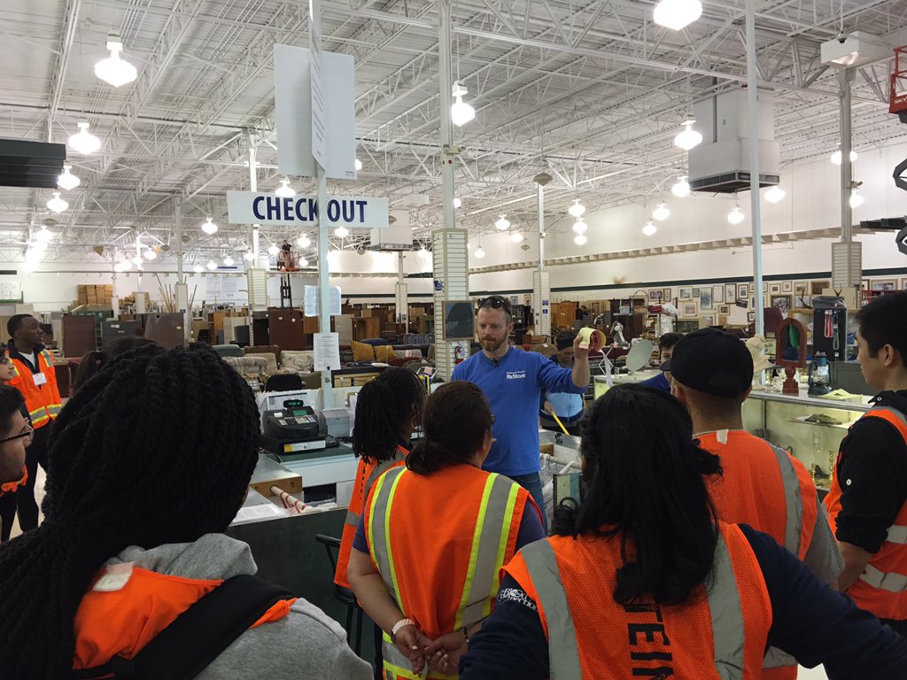 GMSAlumni's tweet photo. Volunteering @MemphisReStore was an amazing opportunity! #GMSASB2016 @GatesScholars https://t.co/dXnxP6Xami