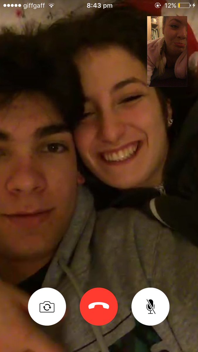 MollyBeth99's tweet photo. 3rd wheeling FaceTime call #mimanchi #tiamo ❤️ @biancabami https://t.co/6EXWxL0wuX