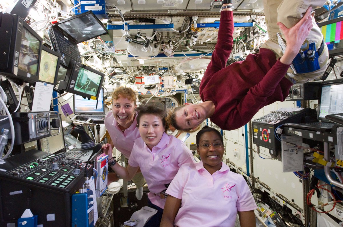 Space_Station's tweet photo. 2010 was the first time four women were in space at the same time. #InternationalWomensDay https://t.co/5YTMwnfozn https://t.co/xLeuEcO9Ee