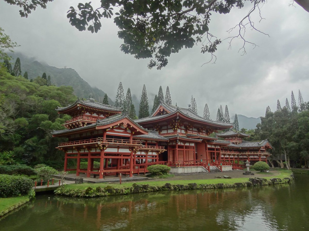 theWeatherboy's tweet photo. Even overcast, humid, misty days can trigger a spiritual connection to your soul in Hawaii. #WhyHawaii https://t.co/D1eZVWGNTQ