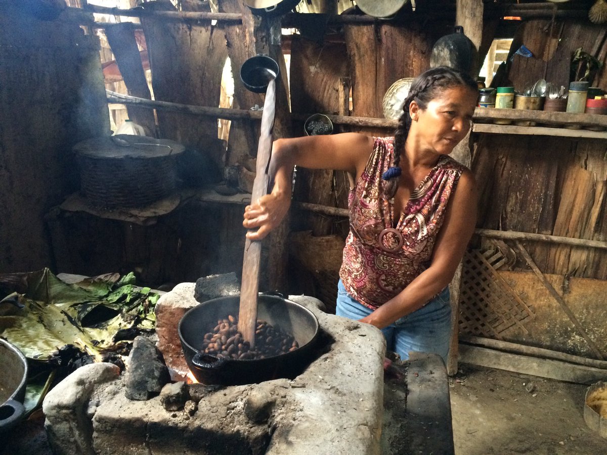 DRProjectWeek's tweet image. Lunch being prepared by a local family. It was delicious! #nhsprojectweek #mariposa