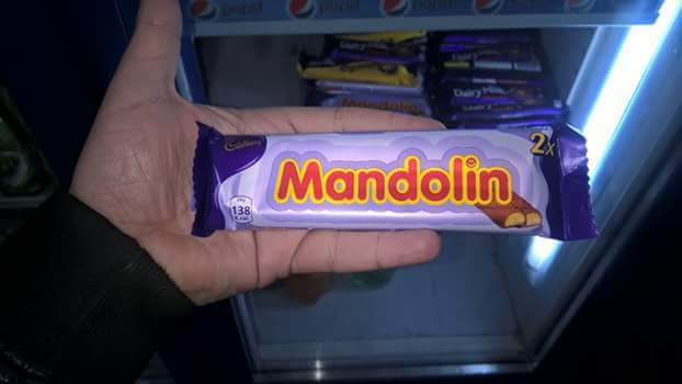 مندولين الزهر لعب معاها 👽 و انا لسة 😭😭😭😂