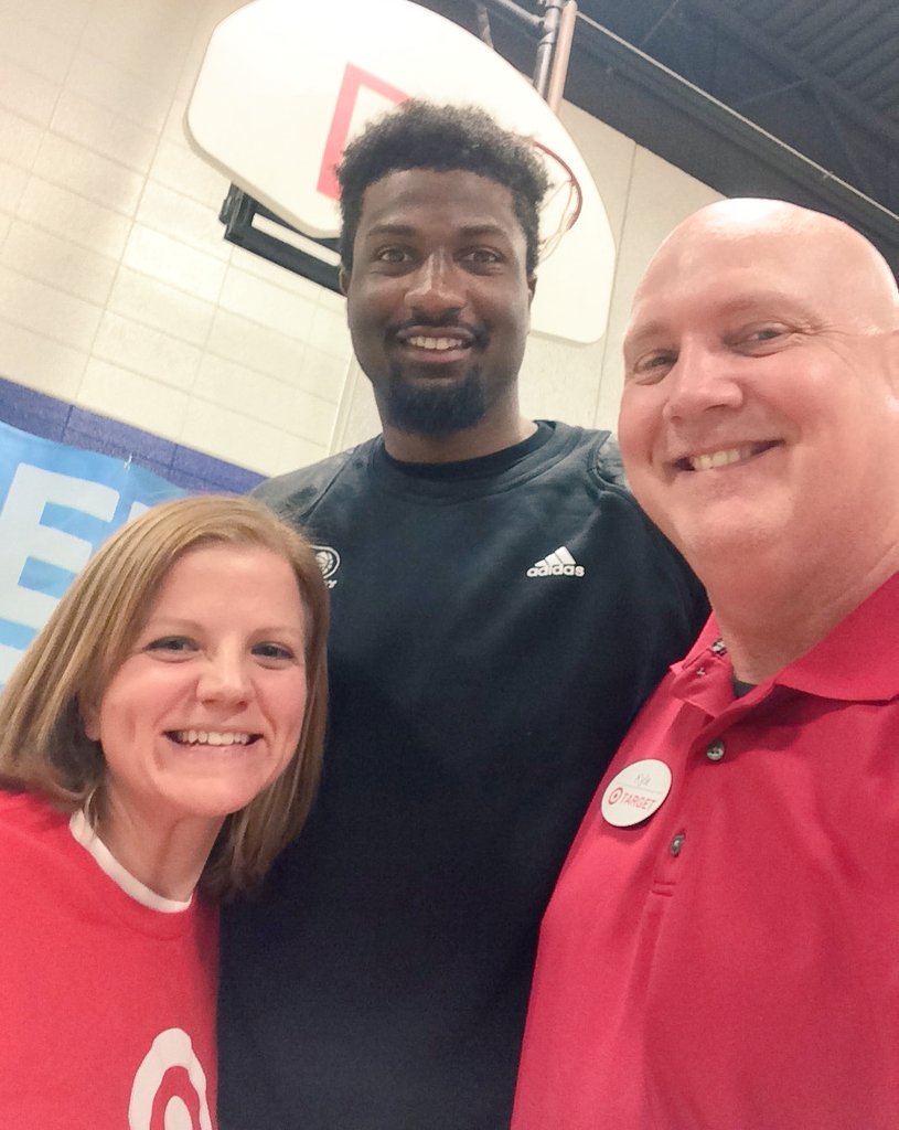 Beautiful day for a volunteer event with <a href="/solohill/">solomon hill</a> &amp; <a href="/unicef/">UNICEF</a>! So great to see all those active kids! #earnthepoints