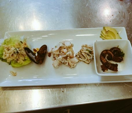 TheRealChefSwag's tweet photo. Cooked a delicious array of glorious seafood! #WatchOutMrCrabs https://t.co/AWX3J6wohG