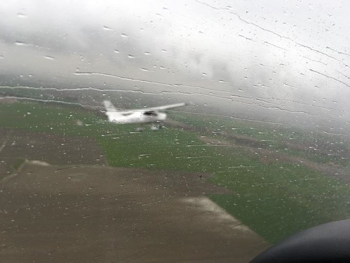 CirrusAviation's tweet photo. #UnGiornoConCirrusAviation un'immagine di oggi, il meteo avverso non ha fermato le operazioni di volo https://t.co/bDSFXhmegH