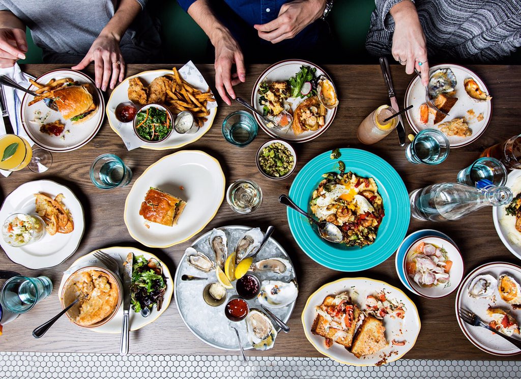 DarlingOyster's tweet photo. Join us for happy hour from 4-7pm! $1 house oysters, $1 off draft beer &amp; draft cocktails! https://t.co/vauKw6QrA2