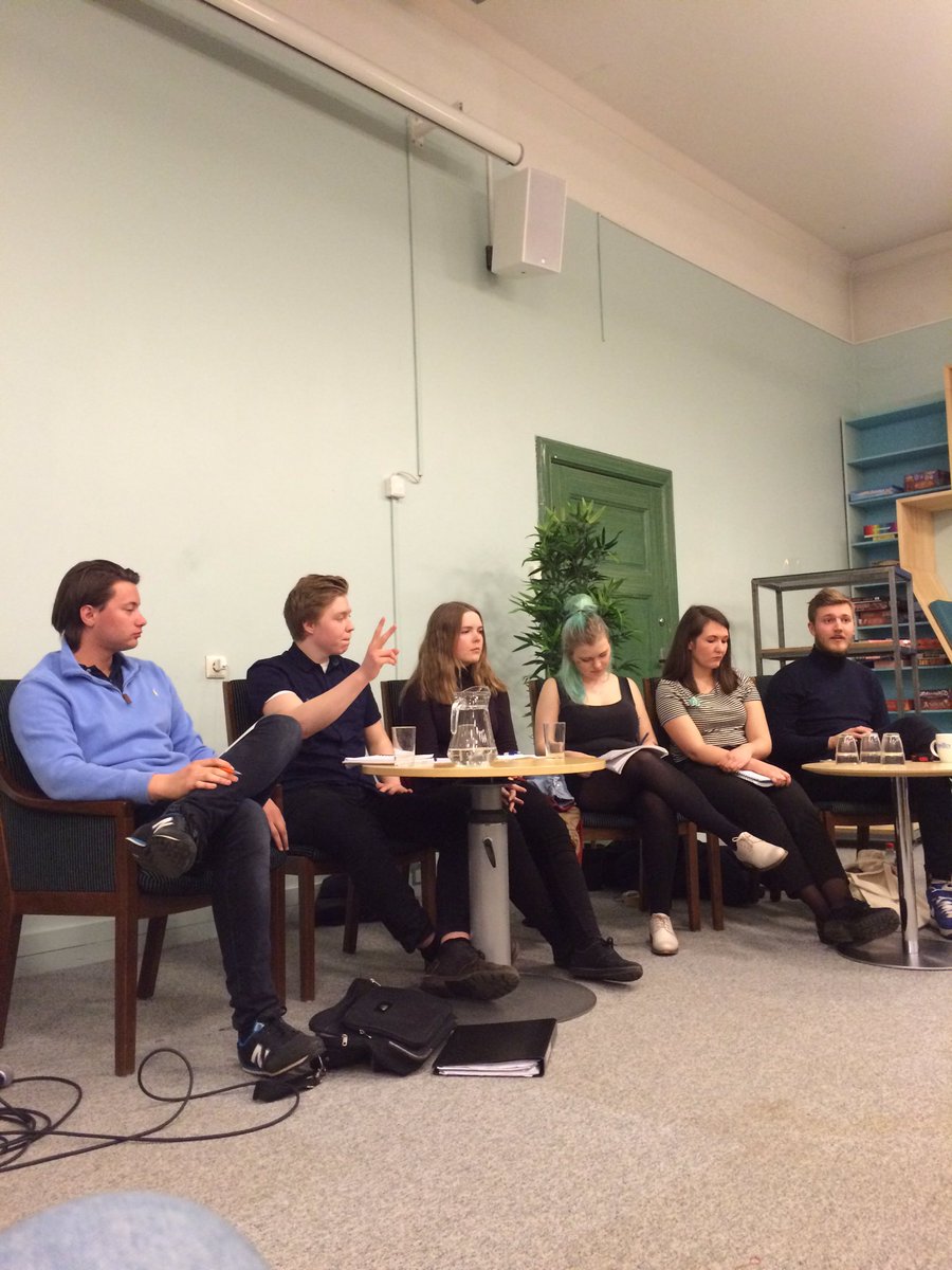 I kveld arrangerte UB i samarbeid med UROM debatt om byreklame. En spennende debatt, men gode spørsmål fra publikum.