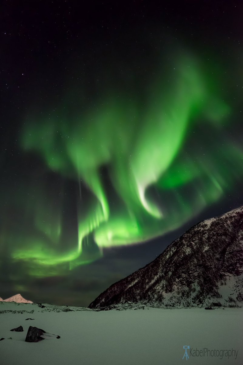 KabelPhotograph's tweet photo. Stood on a frozen lake near Grøtfjord. The best display of the whole week #aurora #norway #nikonphotography https://t.co/lBPMHVWXYP