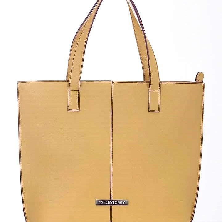 AshleyGreyAR's tweet photo. ASHLEY GREY 2016
#buenosaires #argentinafashion #handbag #leathergoods #fw16 #carteras https://t.co/h2RAIKX4SS