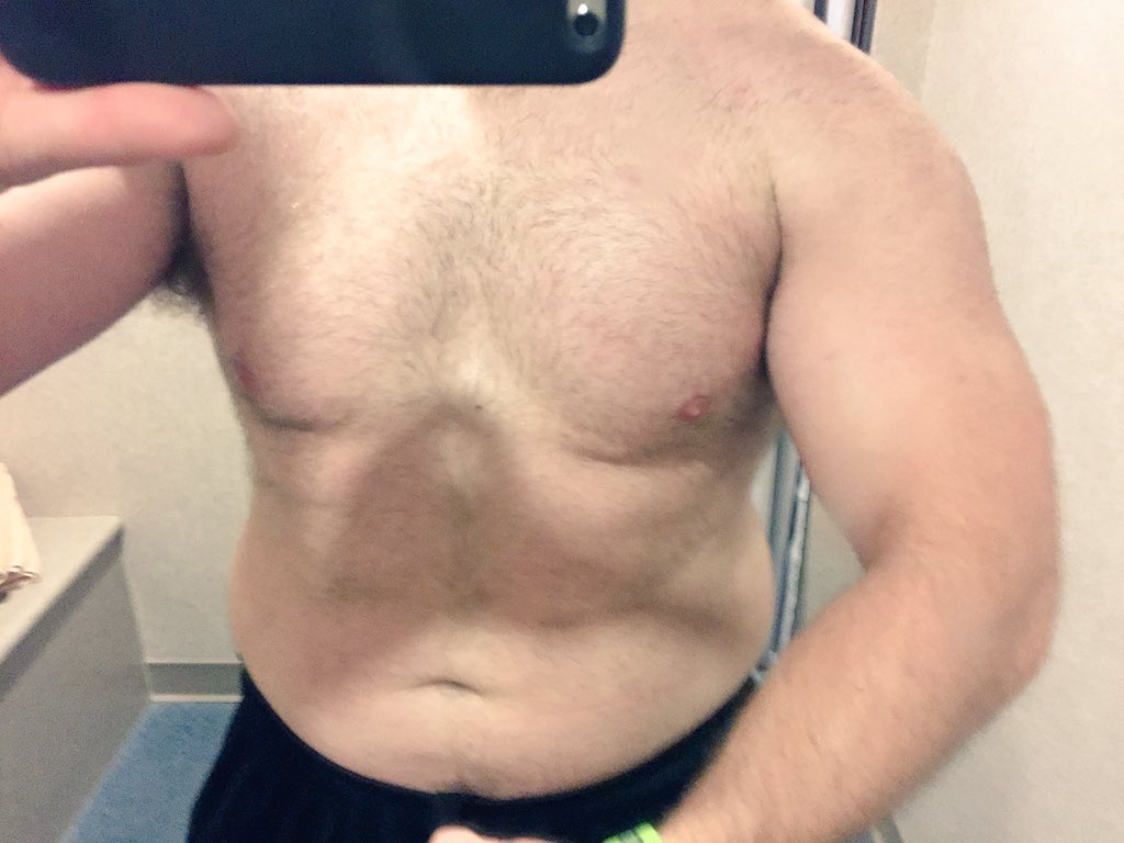 MrBuiltFit's tweet photo. I'm trying to get those #Biceps to grow #postworkout #Armslip! #Fitfam #fitnessmotivation https://t.co/jUEtHoq63C