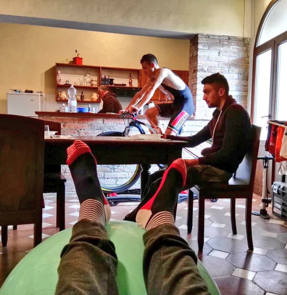 "Vita da ritiro " scrive il nostro <a href="/danielemensi/">Daniele Mensi</a>  in compagnia <a href="/CominelliCri/">Cristian Cominelli</a> e <a href="/martinotronky/">Martino Tronconi</a>  #soudal #ciclismo