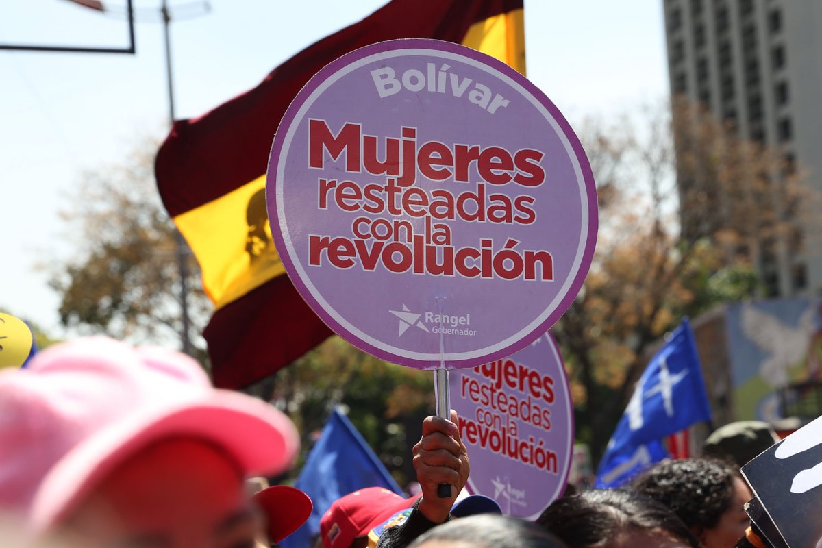 MaikelLMPSUV's tweet photo. #EnFotos | Gran Marcha en el Día Internacional de la Mujer llega a Miraflores https://t.co/FXyVTBztkf  https://t.co/6hPITRWySY