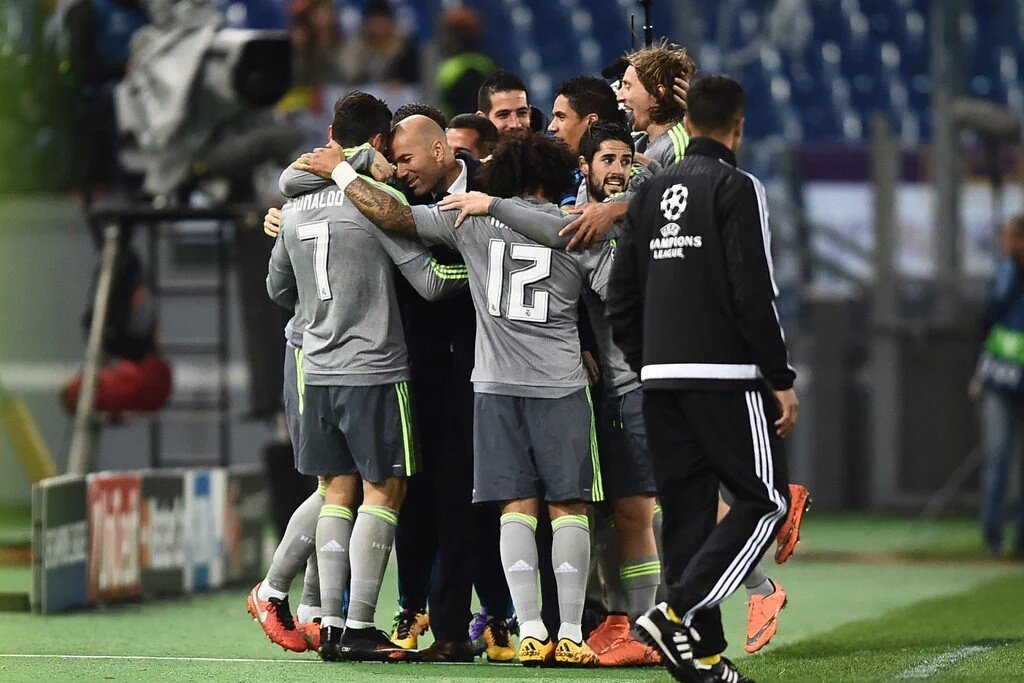mateusplay2's tweet photo. ¡FINAAAAAL! ¡A CUARTOS! #HalaMadrid 🏆👏👏 https://t.co/X4DXtG0a91