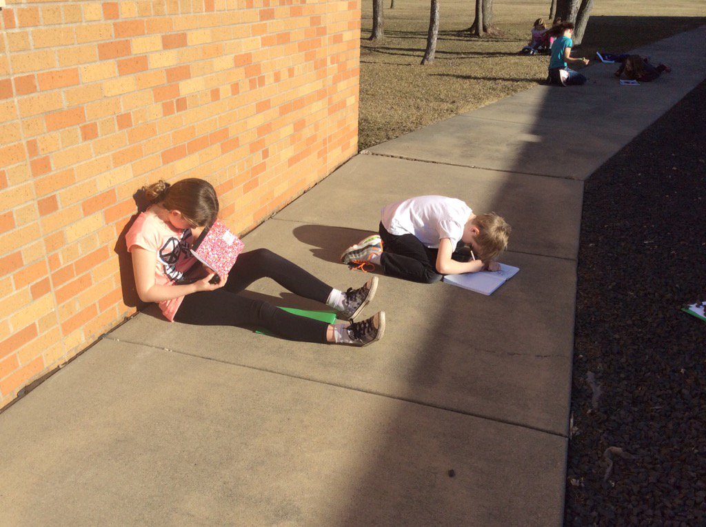 pullmanscience's tweet photo. @PullmanElem Writer's club taking advantage of our unexpected weather! #toowindy #WritersOnTheLoose https://t.co/xTYv5hQOsa