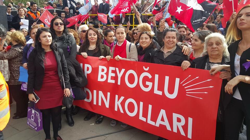 BeyogluIlce's tweet photo. İlçe Kadın örgütümüz ve yöneticilerimiz Genel Bşk.Sn.Kemâl Kılıçdaroğlu'nun 5bin yeni üyemizle buluşmasına katıldı. https://t.co/N2kjZDcpG2