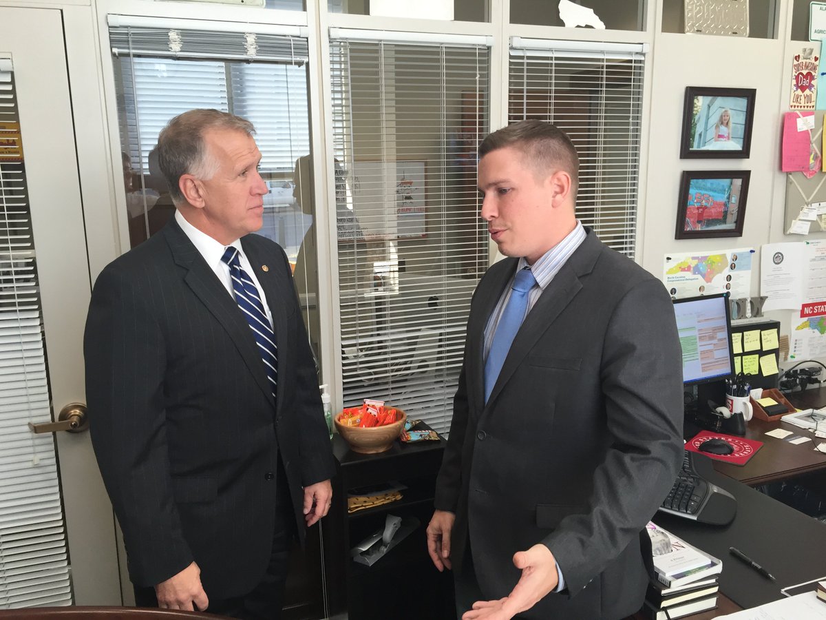NRFnews's tweet image. .@SenThomTillis talking patent reform today with #smallbiz owner David Buschorn of @USATrailCams. #fixpatents