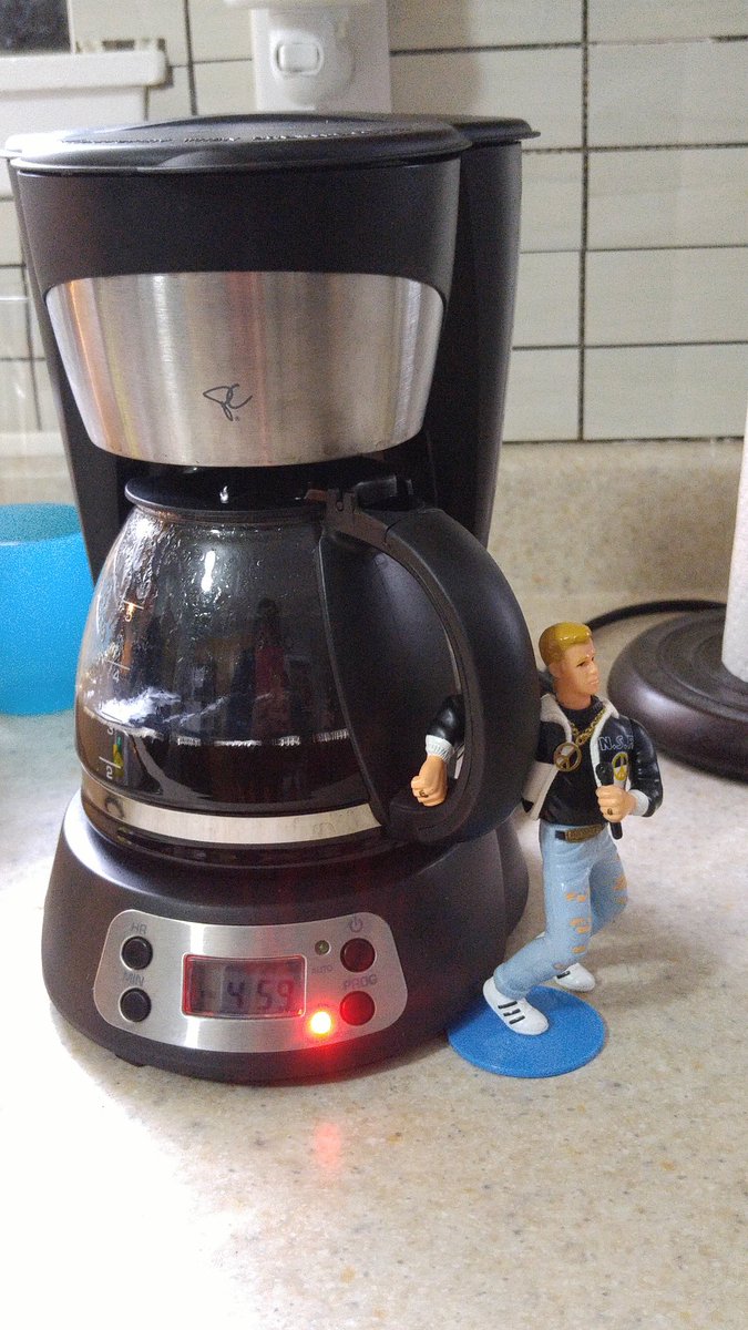 WI_LLOW's tweet image. Haven't seen @DonnieWahlberg in a while so thought we would catch up over coffee #coffeedate
