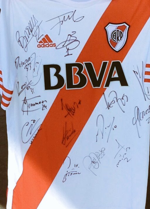 RiverPlate19O1's tweet photo. Sigan a:
√ @TeoGutierrez_
√ @LeoPisculichi
√ @vangionileonel 
y se ganan esta camiseta firmada por todos 👍 https://t.co/TMp6itxgnX