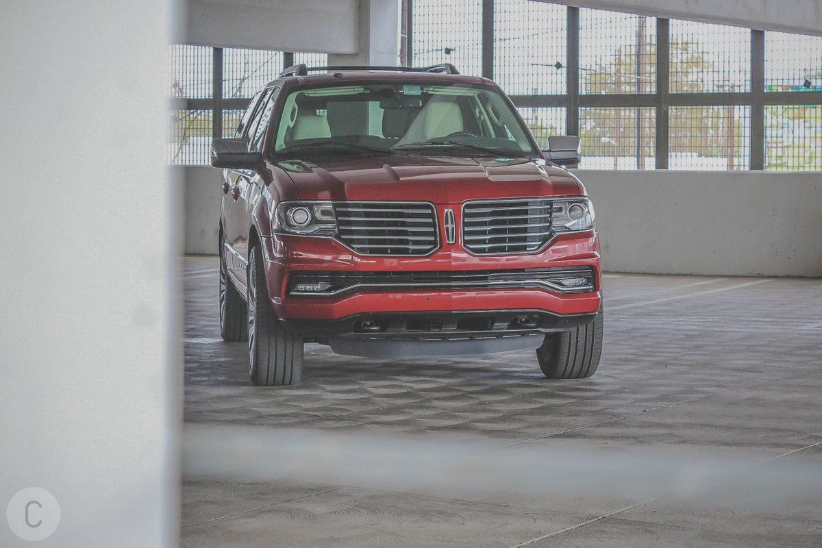 carfanatics's tweet photo. 2015 Lincoln Navigator 4x4 - Spacious, luxurious, and smart: https://t.co/Y3MwPi5beO https://t.co/nNb821x8By