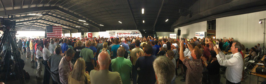 SabrinaSiddiqui's tweet photo. Marco Rubio brought his campaign bus to an airplane hangar. https://t.co/zJb2nZIqx6