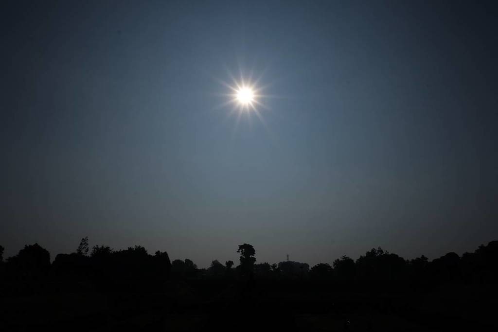 alvonsius's tweet photo. Moments after the eclipse
#ngigmt2016 #gmt2016 #aftereclipse #landscape #indonesia #fujifi… https://t.co/IfFZK1Rtw7 https://t.co/pwn6A1MiIs