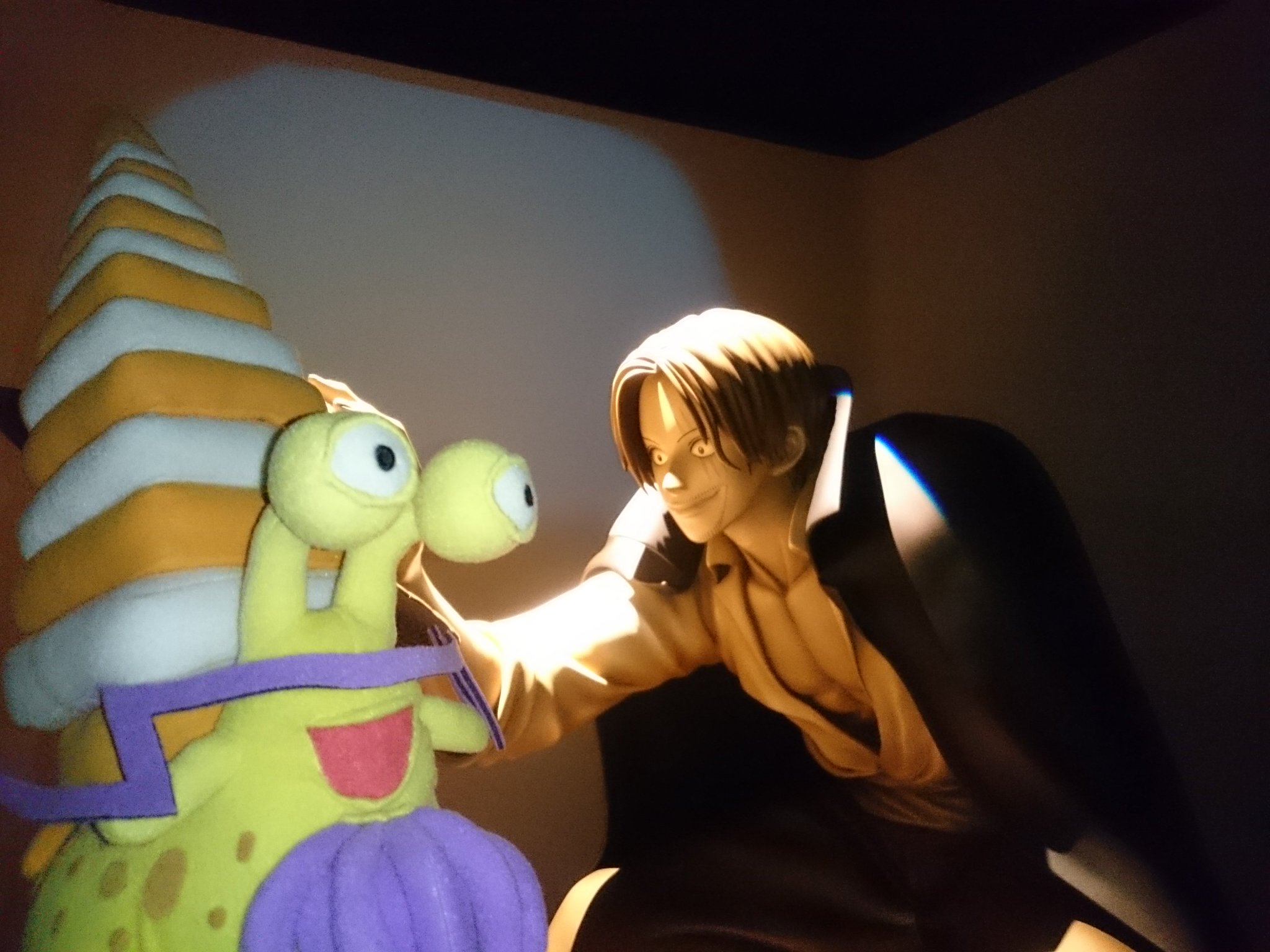 ワンピース 電伝虫 でんでん虫 海外フィギュア 赤髪 シャンクス Www Mikel Bz