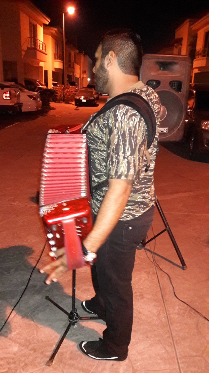 septimomes's tweet photo. Carlos chairez acordeonista 👍👏 https://t.co/Z90YGpIpMk