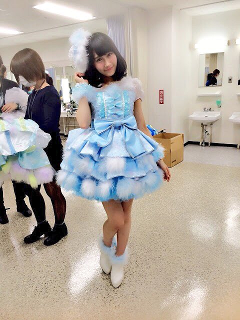 女性アイドル衣装画像 らしくない Nmb48 淡いパステルカラー ふわふわのファーで女の子らしさいっぱいですね シングル曲は 個性的な衣装が多いnmbにとっては らしくない 王道衣装かも T Co Ouxfzhrarr