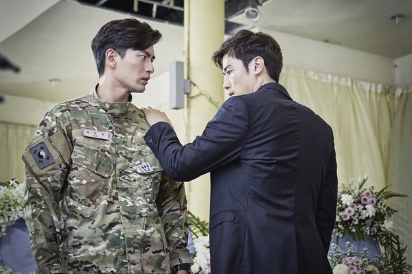 all_Kdramamovie's tweet photo. Gambar terbaru Lee Jin Wook, Moon Chae Won, &amp; Kim Kang Woo untuk drama baru MBC "Goodbye Mr. Black", tayang 16 Maret https://t.co/DOaT2JRCMD