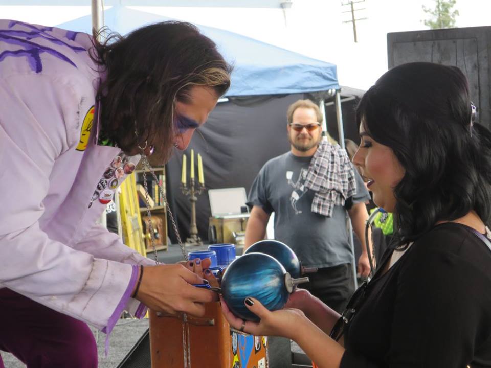 darinmalfi's tweet photo. Look how pissed dude in the back is cause his girl is holding my balls, ha! #DangerousD #DuckPinLift #SpookShow4 https://t.co/BtDejSr5tI