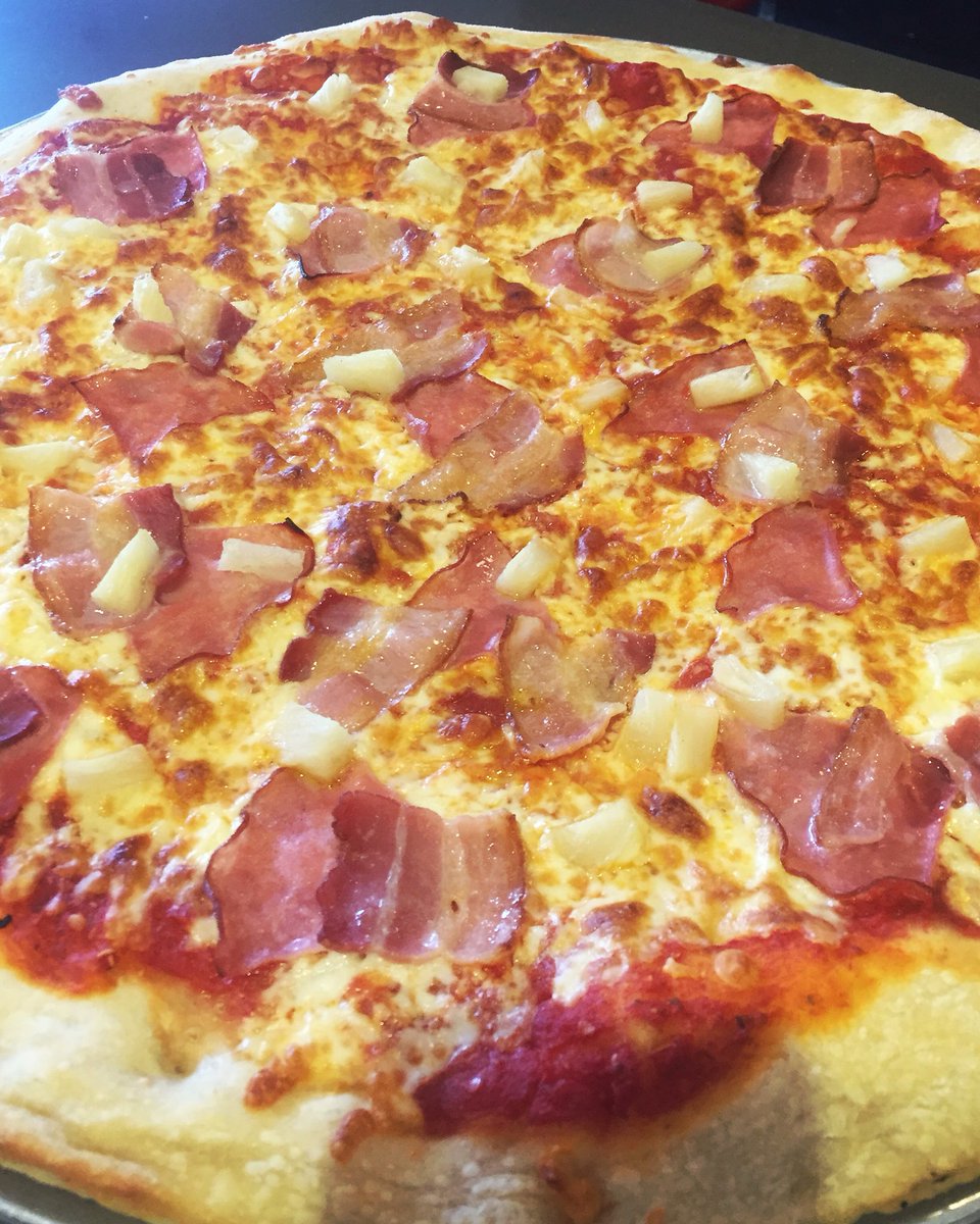 menchellapizza's tweet photo. Aloha 🍕🍍 ORDER ONLINE 😊 @taste_toronto @TO_Finest @YouGottaEatHere @FoodNetworkCA #toronto #oakville #menchellas https://t.co/wgccxgbabU