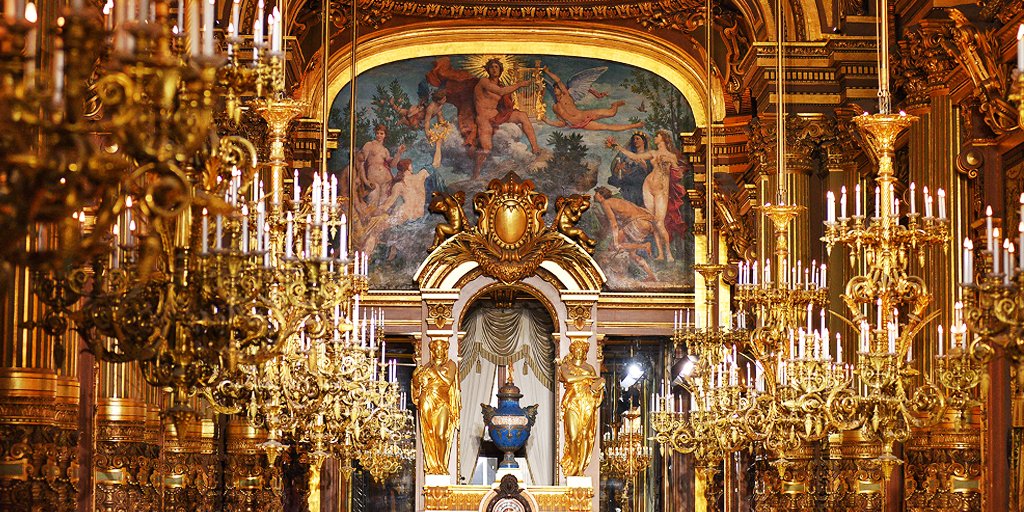 Experience the palatial views of #PFW at SaksAtTheShows.com #SaksAtTheShows s5ave.nu/6017Begdc