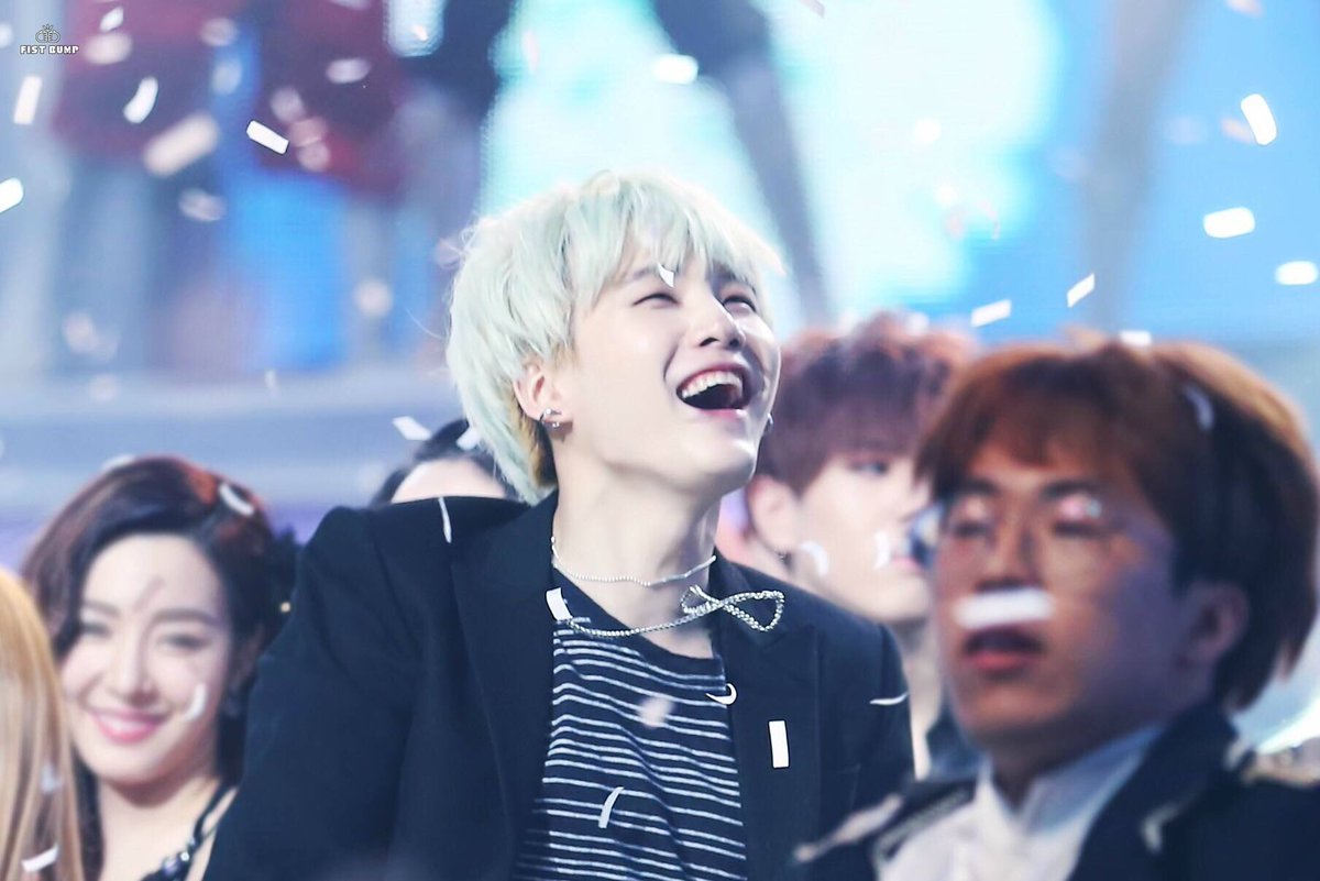 sequen_vv's tweet photo. #슈가생일ㅊㅋ
love you forever ❤️❤️❤️ https://t.co/RNZBneg7uJ