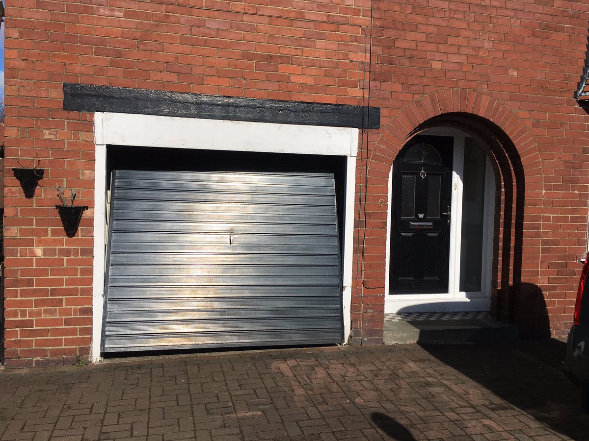 rollerdooruk's tweet image. Before and after from yesterday's install #anotherhappycustomer