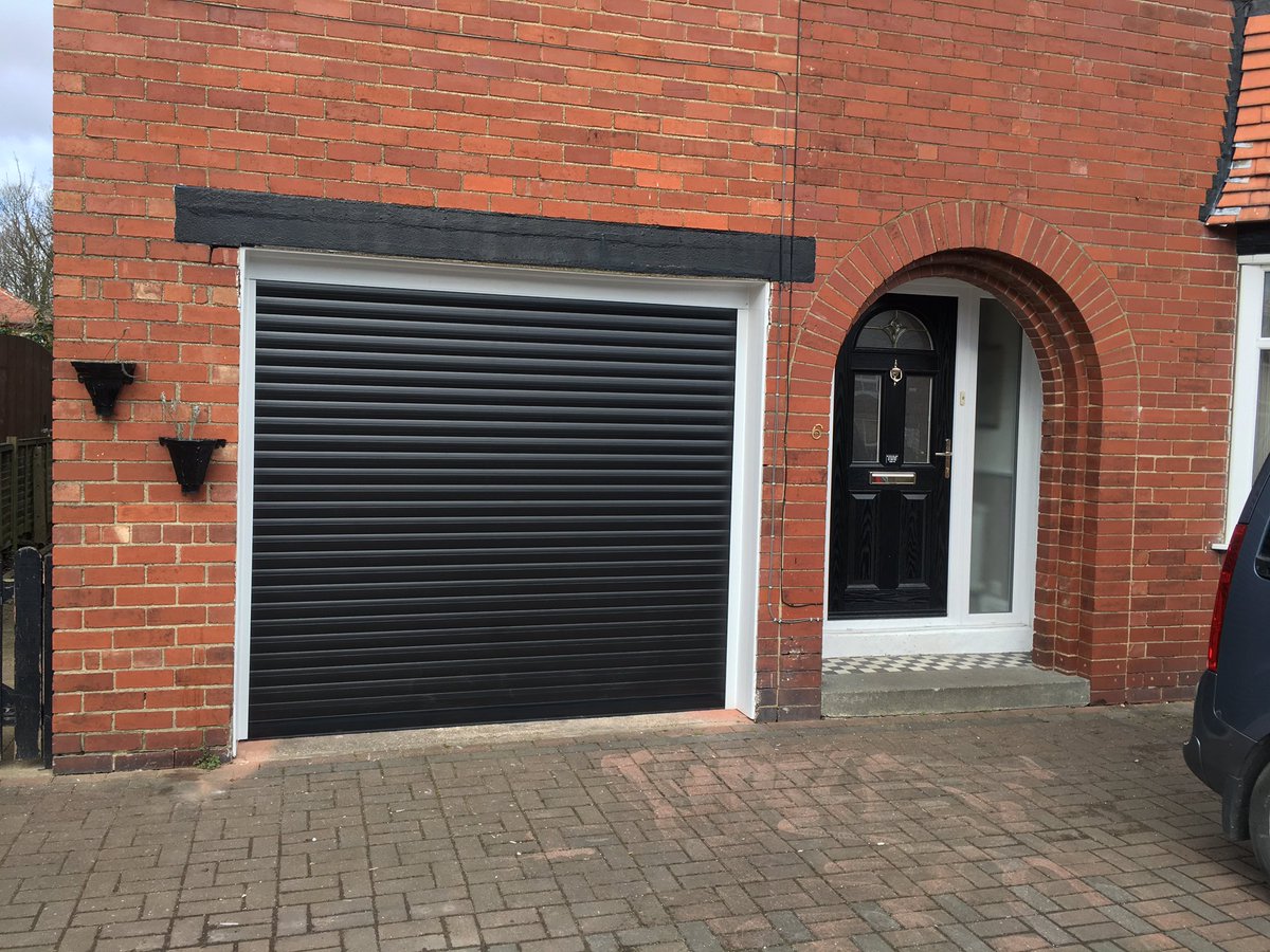 rollerdooruk's tweet image. Before and after from yesterday's install #anotherhappycustomer