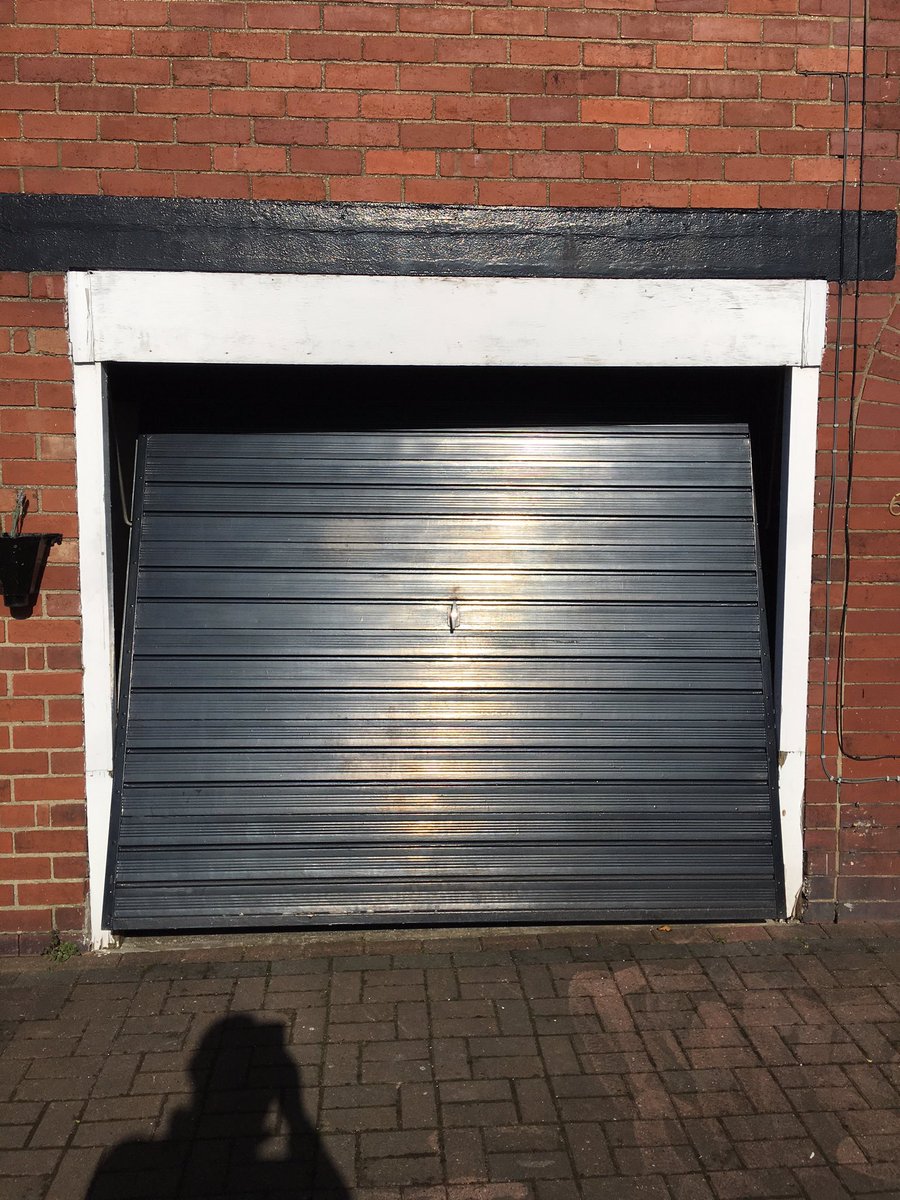 rollerdooruk's tweet image. Before and after from yesterday's install #anotherhappycustomer