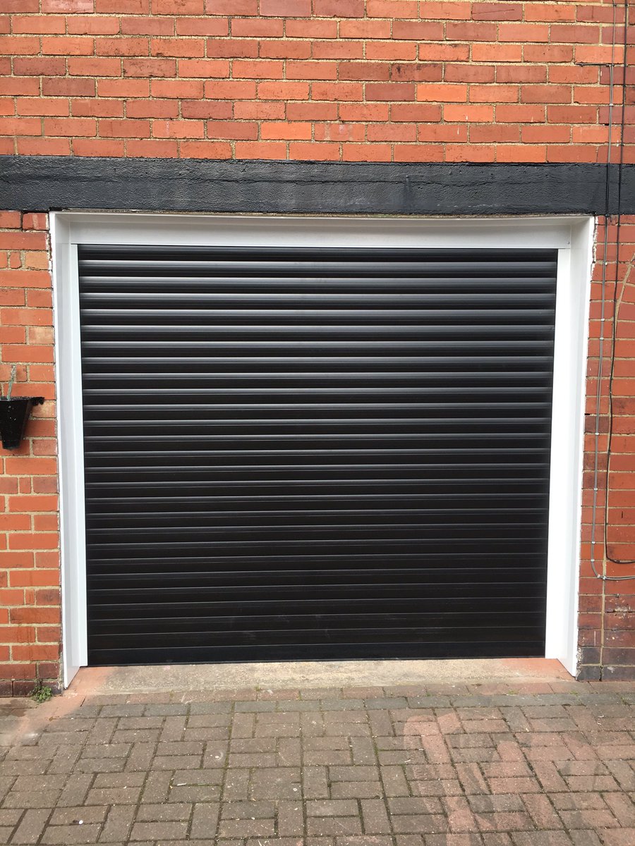 rollerdooruk's tweet image. Before and after from yesterday's install #anotherhappycustomer