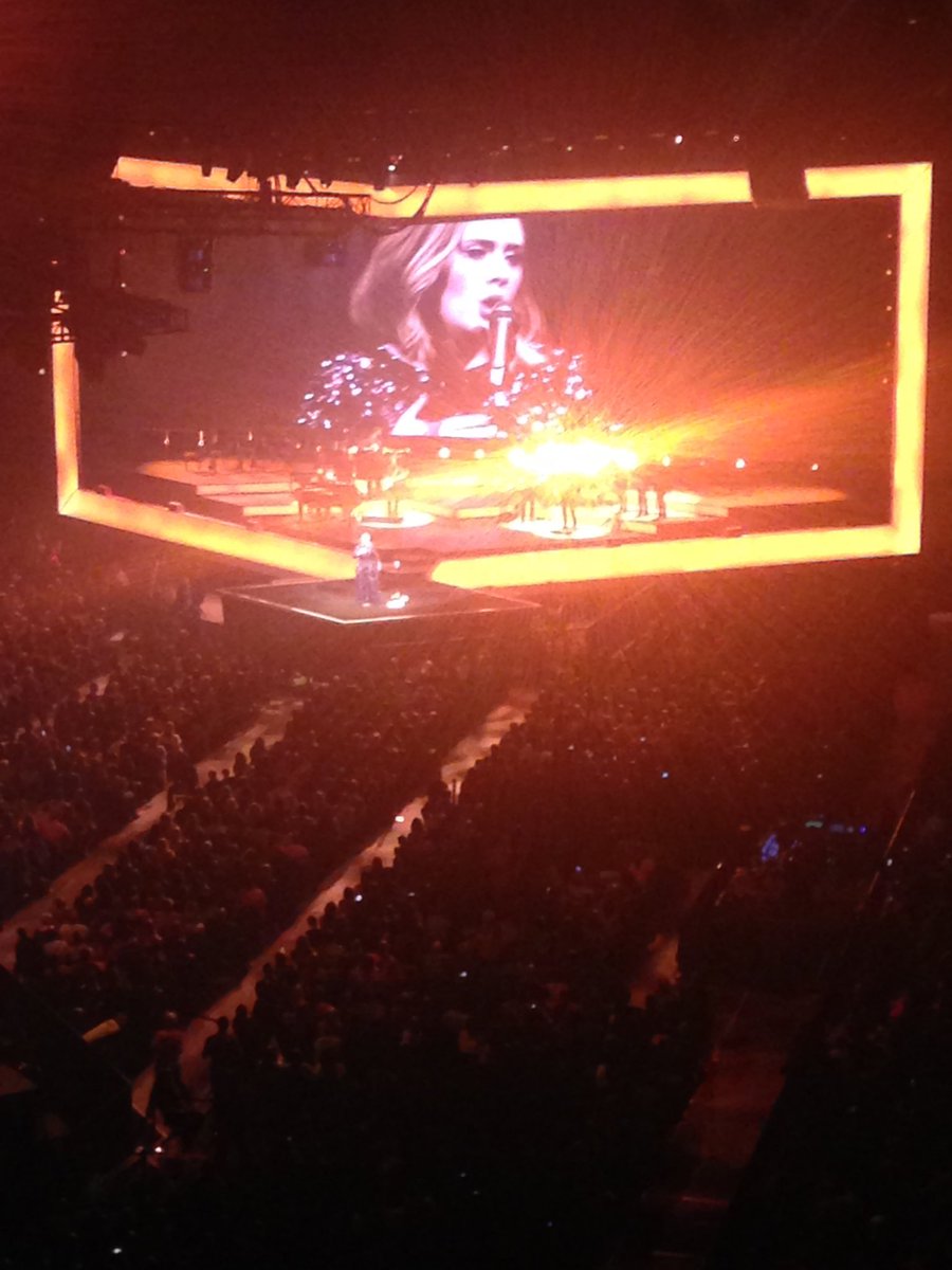 Words can't describe how amazing this woman's voice is! <a href="/Adele/">Adele</a> amazing night
