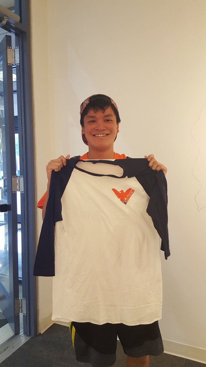 UTSA_StudentU's tweet photo. Congrats to Kevin for being the first one to see the new Gallery 23 exhibit! #RunnerCon16 https://t.co/MCvLQL2Mdh
