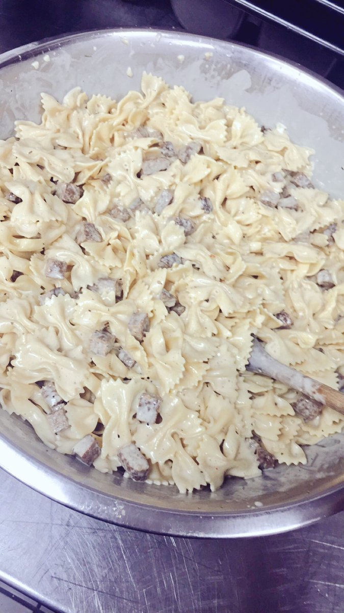 TheyCallMe_DB's tweet photo. whatchu thought this was a game bih? hot sausage creamy garlic pasta๐ฝ #ChefDB https://t.co/N5ksWXyNve