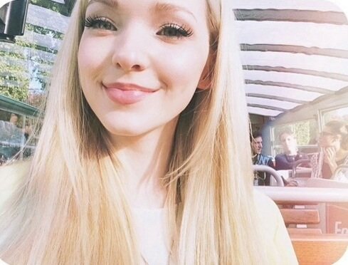 Borrowing <a href="/CDallas_Fake/">cameron</a>'s phone.