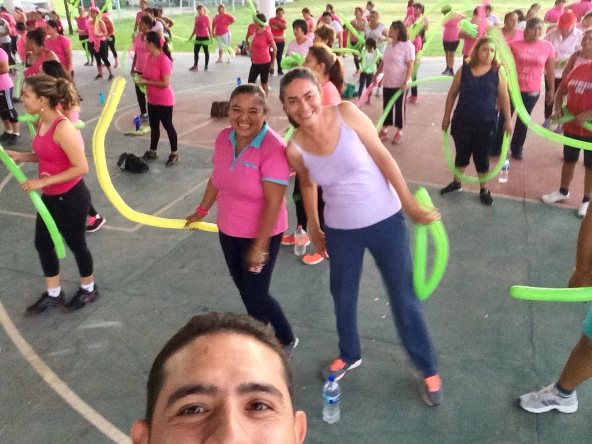 HJoseJimenez's tweet photo. En el evento que realiza mi líder del #SUTAGE @RobertoPootV por el #DiaInternacionalDeLaMujer @MaryHadad https://t.co/qWgZ7FCwtJ