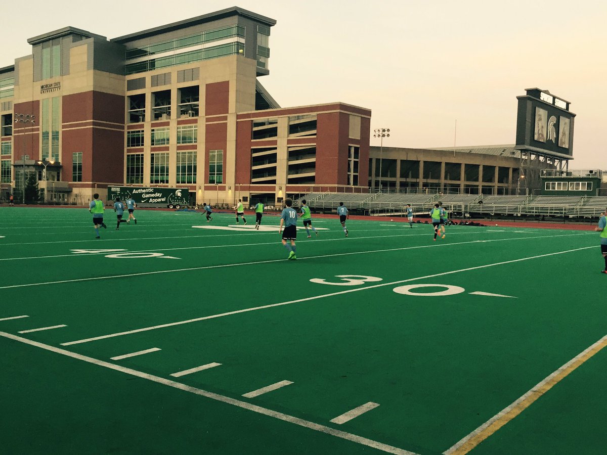 CapCityAthletic's tweet photo. Unbelievable March day! 16B/17B preparing for showcase events. 13G/14G getting a run in. #firstdayoutside https://t.co/6kxiNHlykI