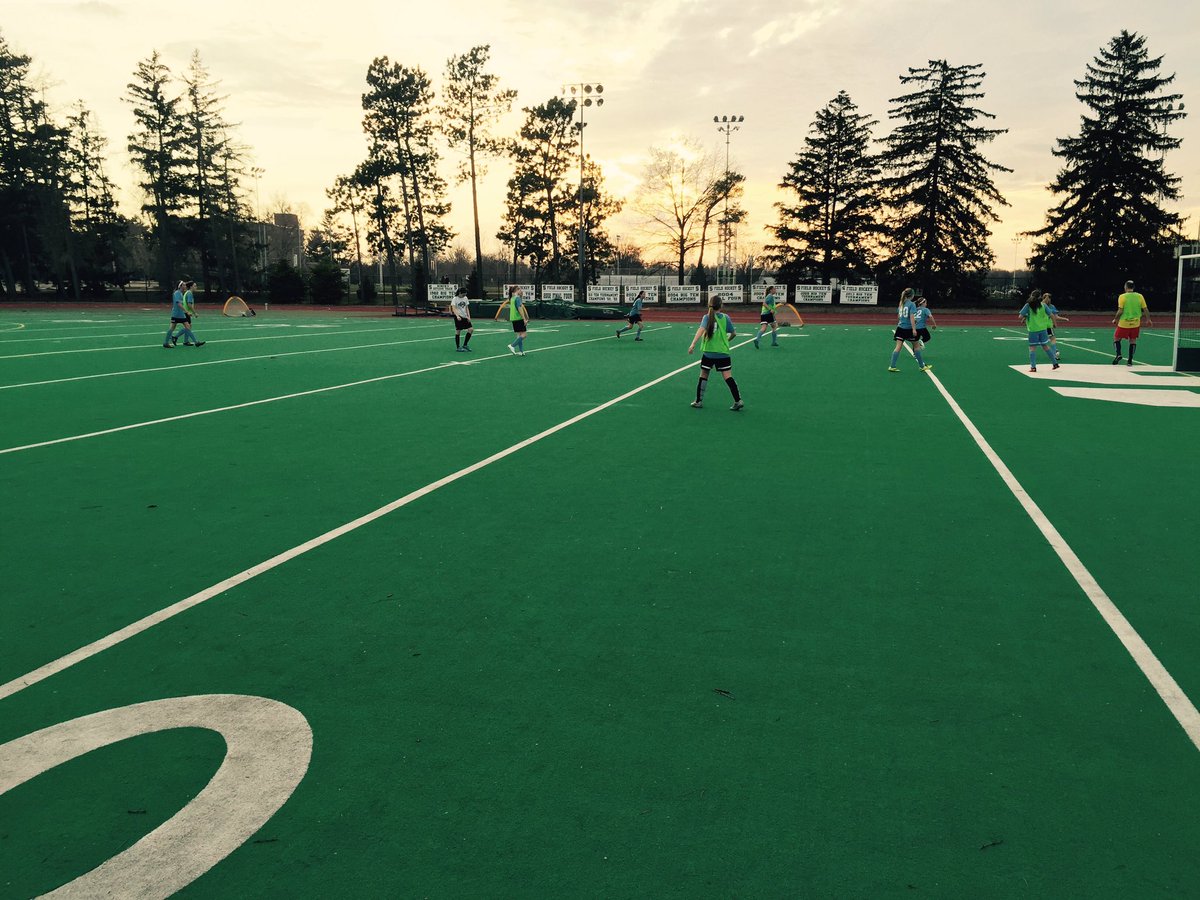CapCityAthletic's tweet photo. Unbelievable March day! 16B/17B preparing for showcase events. 13G/14G getting a run in. #firstdayoutside https://t.co/6kxiNHlykI