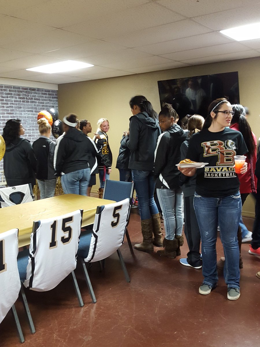 Lemon_Slabaugh's tweet image. Appropriate message about David and Goliath before dinner #NoFear #WeRNotScared