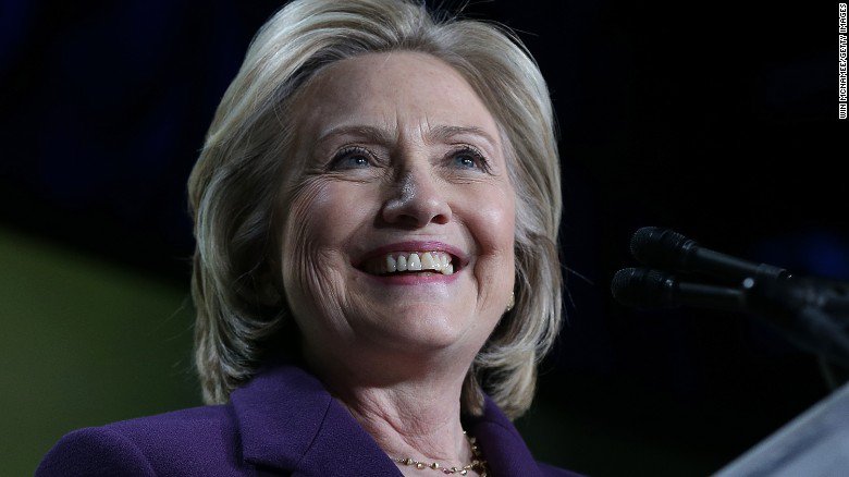 CNNEE's tweet photo. CNN proyecta que Clinton ganará en las primarias demócratas en Mississippi. https://t.co/oqkSYBXIb6 #supermartes https://t.co/tFcdhnPKLd