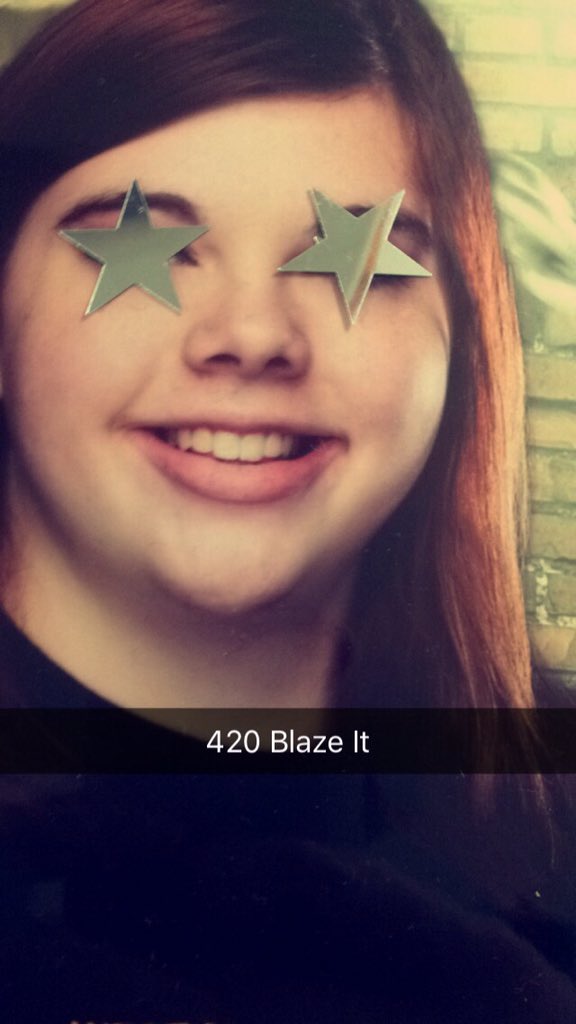 thingsrileydoes's tweet image. When your the valedictorian but you love secretly drugs #jk #rileydoesntdodrugs