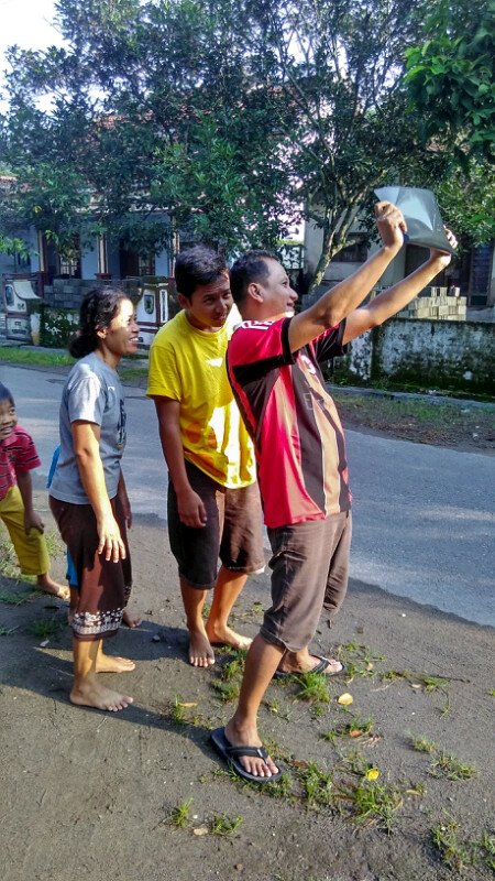 Ngintip bareng Gerhana matahari total/klanderan plosoklaten kediri