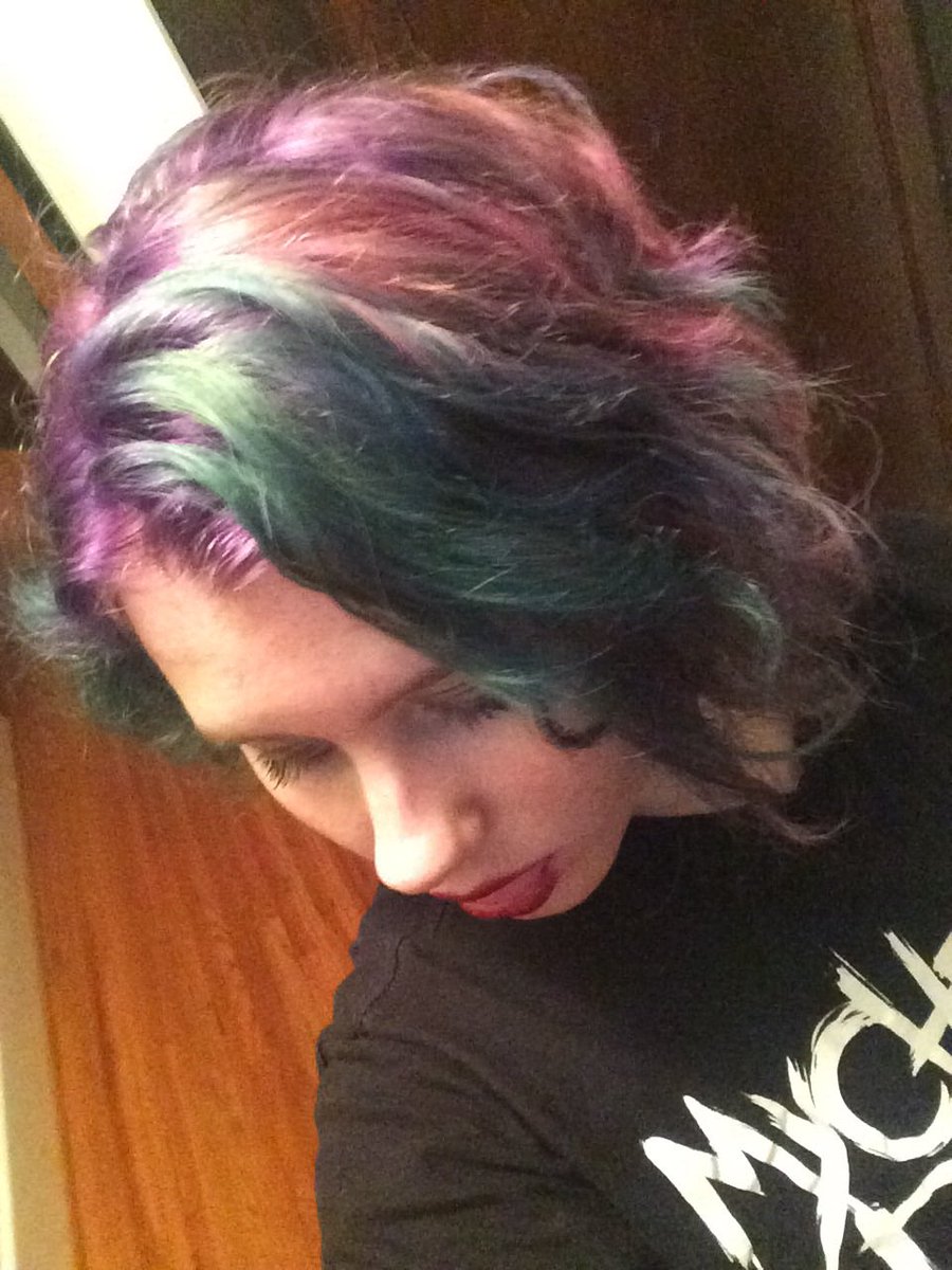 beweisbard's tweet photo. New hair!! https://t.co/SAWqtJmxxd