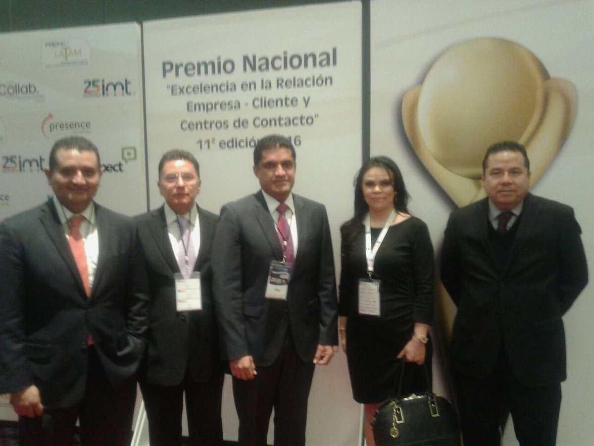 Prospera_MX's tweet photo. En representación de @paula_hdz, @jmvalerapiedras recibe el premio "Mejor experiencia de Atención al Ciudadano" https://t.co/zKDi9lgwQG